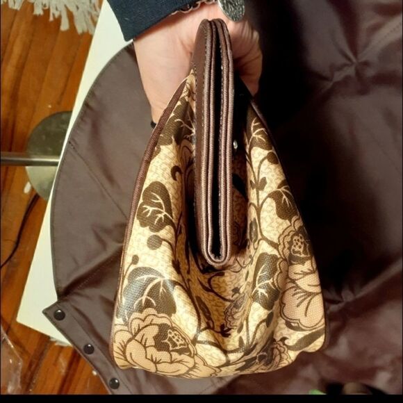 Gorgeous Petunia Pickle Bottom Diaper Bag - Picture 6 of 13